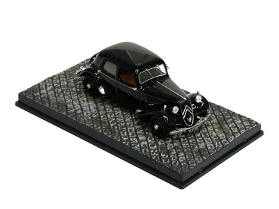 Eaglemoss Publications | M 1:43 | CITROËN Traction Avant - James Bond Series "From Russia With Love"